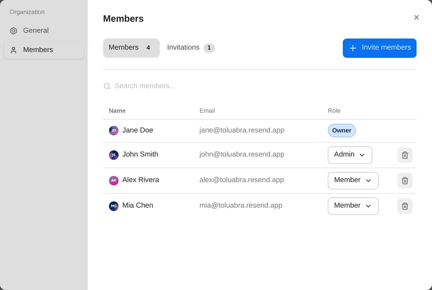Members tab with a searchable member list, role badges and a pending invitations list